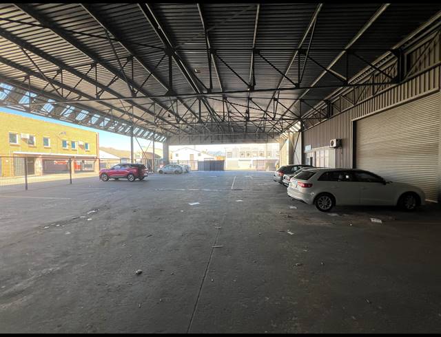 3,399M² WAREHOUSE FOR SALE IN BEACONVALE